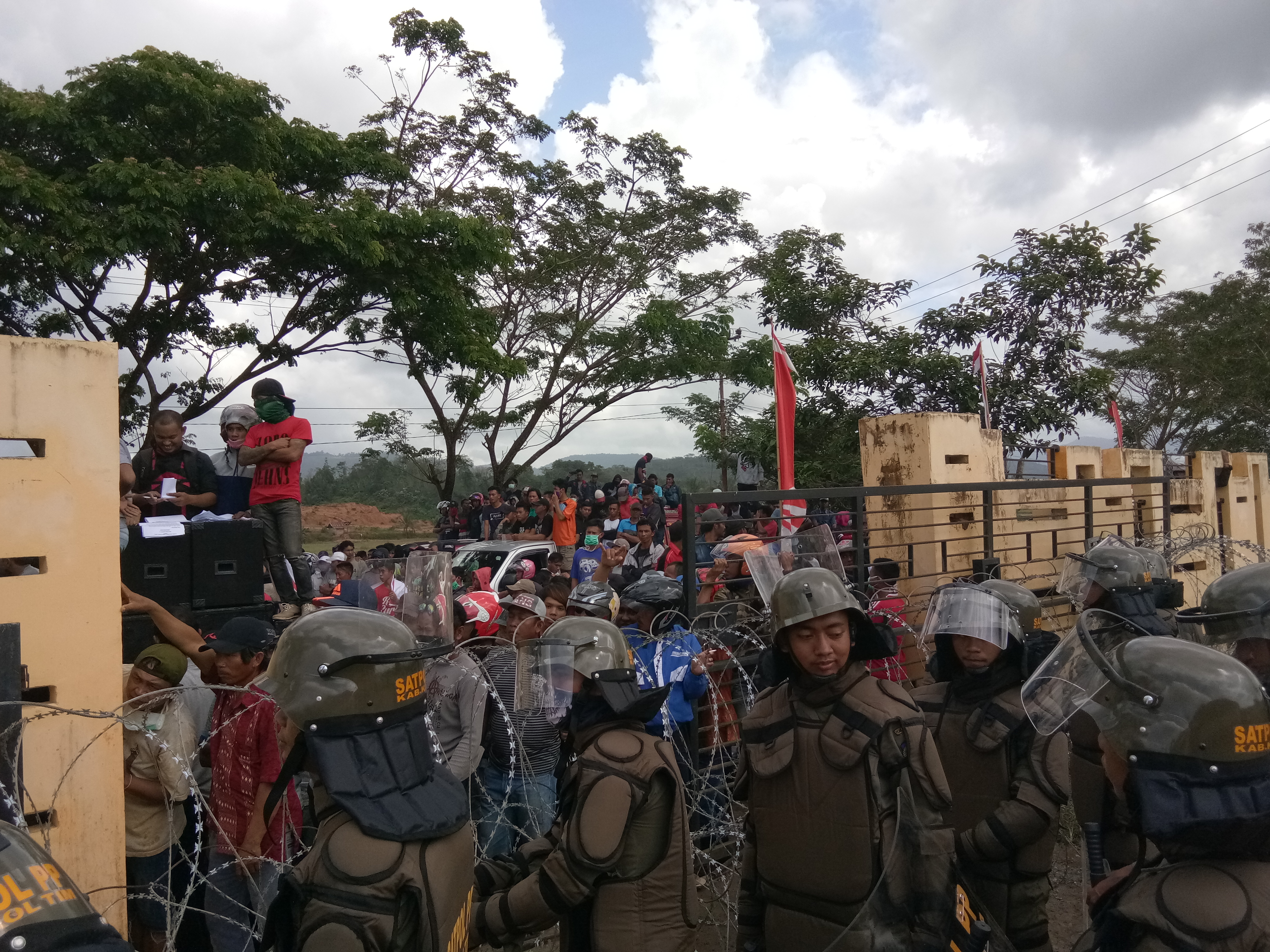 Kecewa Kinerja Bupati, Masyarakat Koltim Desak Tony Herbiansyah Mundur