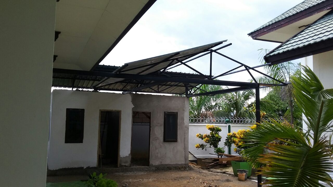 Tingkatkan Pelayanan Ke Masyarakat, PN Kendari Lakukan Pembenahan Infrastruktur Gedung