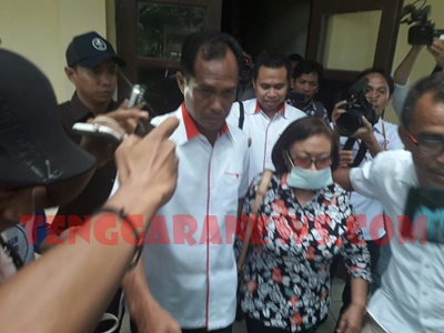 Usai Diperiksa KPK, Mantan Kepala BPKAD Kendari Irit Bicara