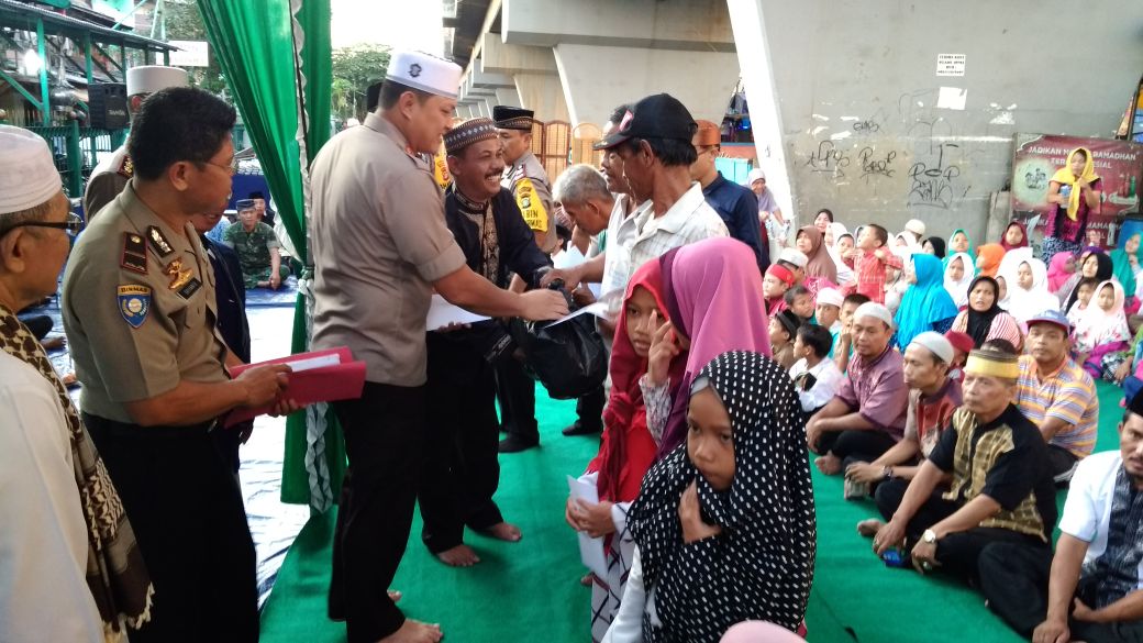 Pererat Silaturahmi, Kapolres Jakbar Buka Puasa Bersama Ratusan Kaum Dhuafa