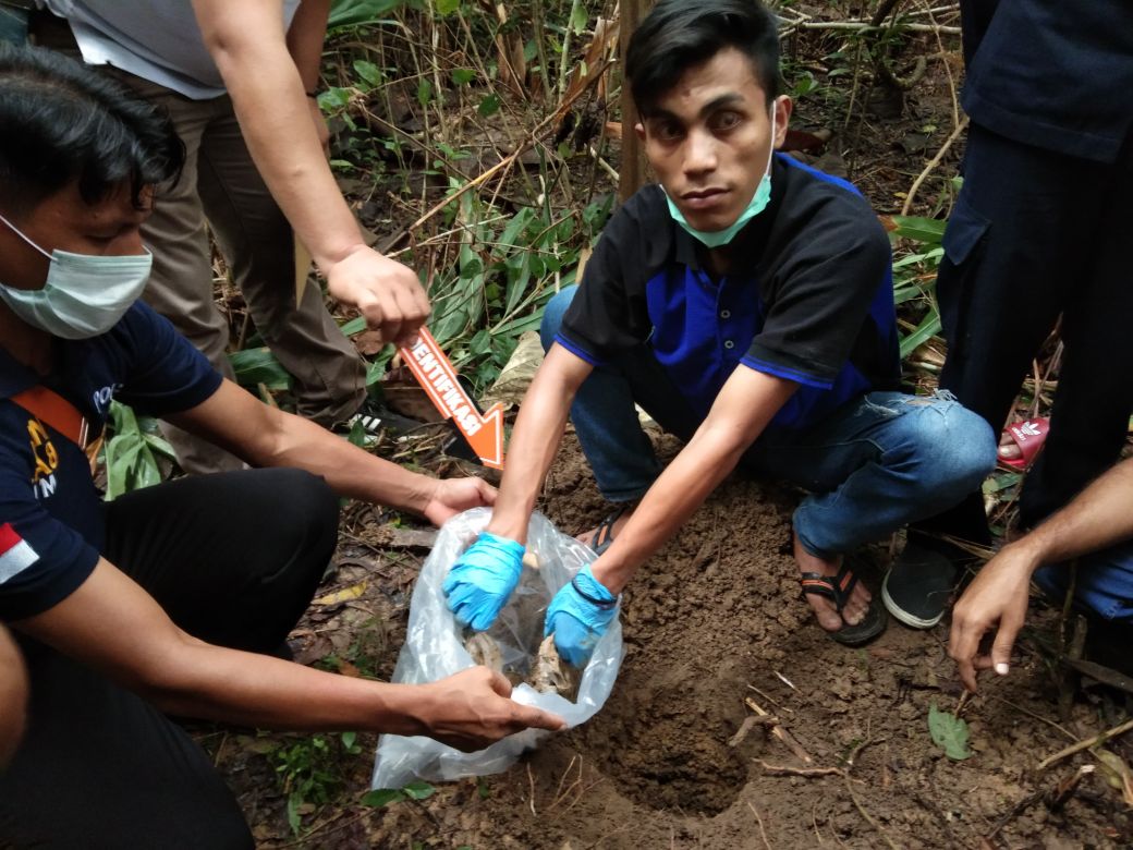 Biddokes Polda Sultra Olah TKP Kuburan Janin Aborsi