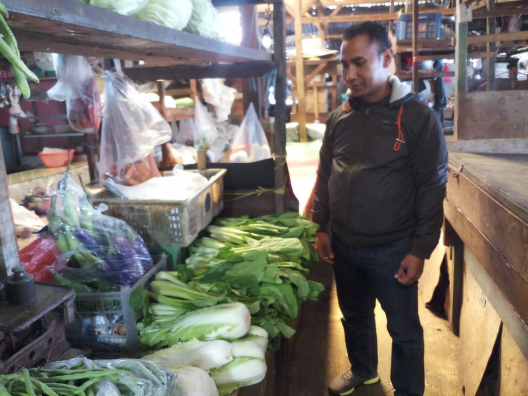 Antisipasi Lonjakan Harga Akibat Penimbunan Sembako, Polsek Tanjung Duren Pantau Harga di Pasar