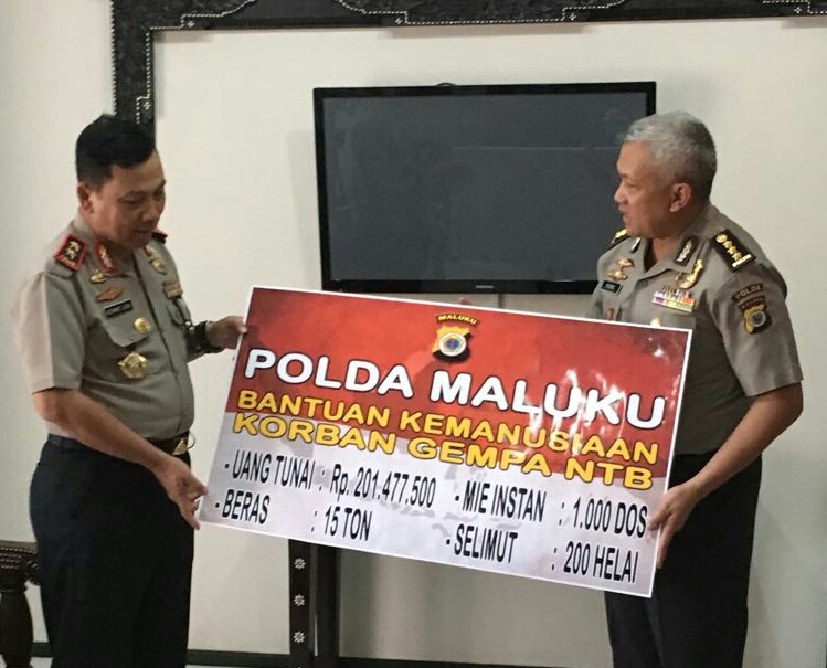 Peduli Korban Gempa Lombok, Polda Maluku Serahkan Bantuan Ratusan Juta