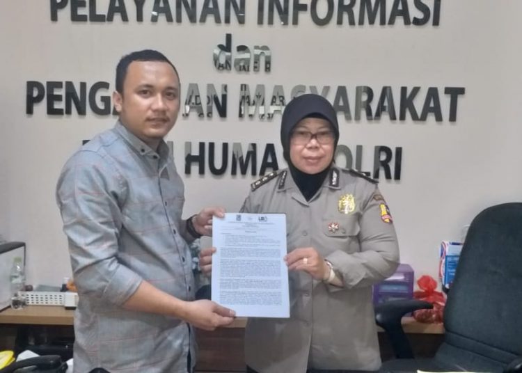 AKBP Ade Chadijah saat menerima laporan Forsemesta Sultra, Selasa 26 Februari 2019. Foto: Forsemesta for TNC.