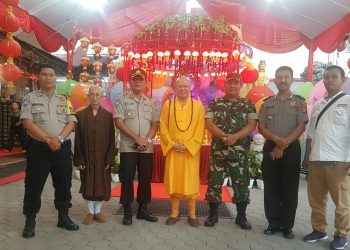 Jelang Imlek, Kasat Binmas Polres Jakbar Kunjungi Vihara Ekayana Arama