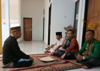 Adat Mombesara Mengawali Peresmian Kantor Kelurahan Wuawua
