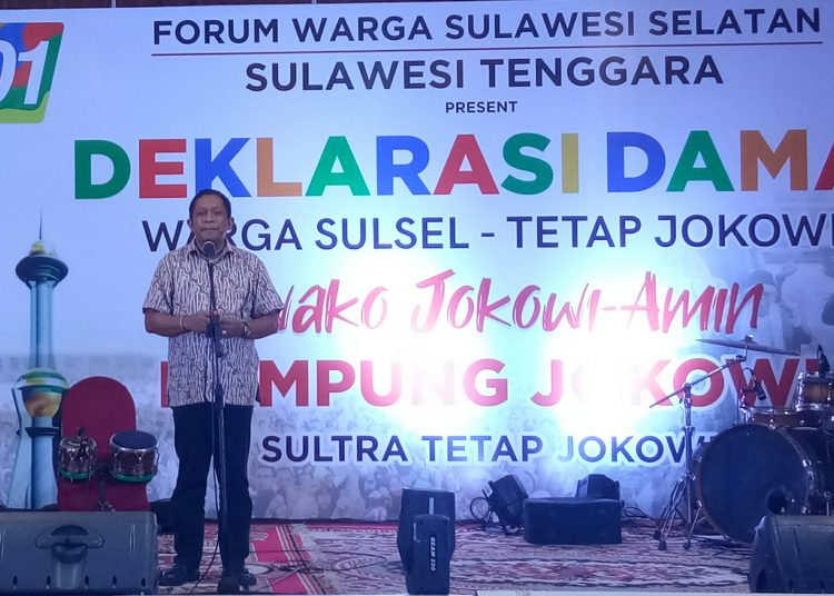 Sekretaris TKD Sultra, Hugua saat memberikan sambutan pada deklrasi damai Forum Warga Sulawesi Selatan, Sabtu 23 Maret 2019. Foto: Dok. TNC.