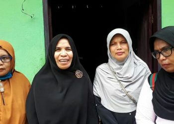 Majelis Taklim Baiturrahim Punggolaka dan Warga Non Muslim Berbagi Sembako