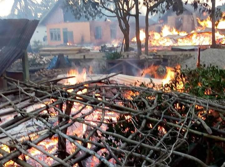 Konflik di Kabupaten Buton yang berujung pada pembakaran rumah warga.
