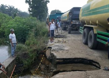 Jalan Lintas Petapahan Amblas, Kendaraan Berat Dialihkan ke Jalur Alternatif