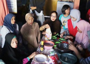 Kembangkan Skill Masyarakat Tuwung, Mahasiswa Unhas Adakan Pelatihan Pengolahan Hasil Perikanan