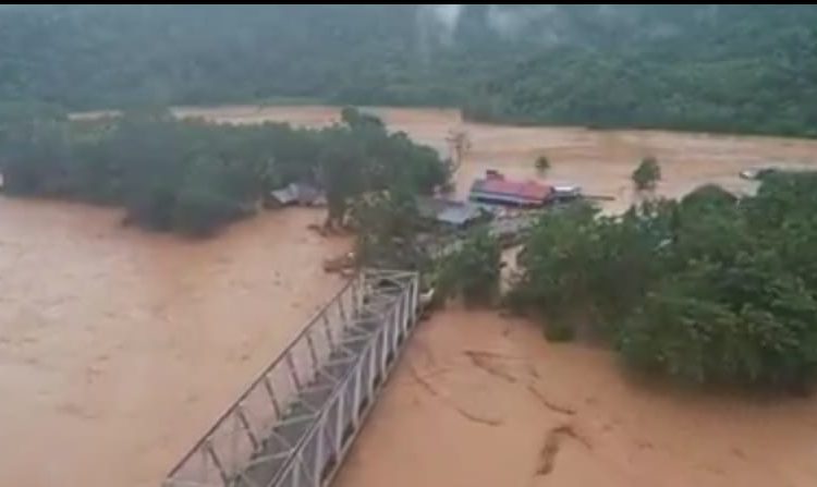 Jembatan Asera Kabupaten Konawe Utara sudah tidak bisa dilalui kendaraan.