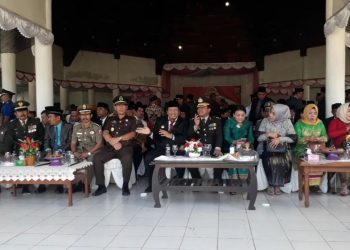 Parade dan Penyematan Tanda Penghargaan Meriahkan Peringatan HUT Bhayangkara ke-73 di Polres Muna
