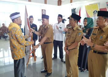 Surunuddin Lepas 122 CJH Konsel Tujuan Embarkasi Makassar