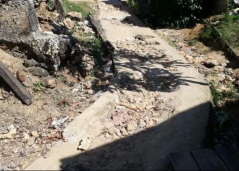 Warga di Basis LM. Rusman Emba Keluhkan Kondisi Jalan Setapak Rusak Parah