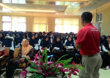 Peringatan HUT RI 74, Coca Cola Berbagi Inspirasi dan Semangat Baru di Kampus Politeknik Negeri Padang