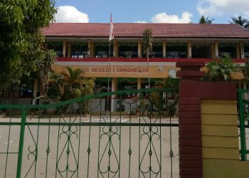 Orang Tua Murid Khawatir, Pedagang “Setor” Pajak ke Kepala SDN 1 Ranomeeto