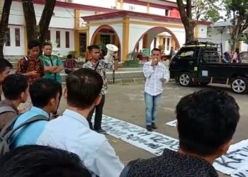 Resah Terhadap Permasalahan Kampus, Mahasiswa UIN IB Padang Gelar Mimbar Bebas