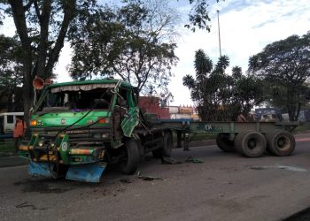 Diduga Akibat Rem Blong, Dump Truck Seruduk  Dump Truck dari Belakang