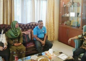 Disertai Isak Tangis, Honorer K2 Sultra Mengadu ke Hugua