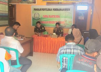 Kejari Wakatobi Beri Penyuluhan Hukum Kepada Masyarakat Melalui Program Jaksa Masuk Desa