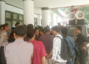 Aksi Demonstrasi di Kanwil Kemenkumham Sultra Nyaris Ricuh