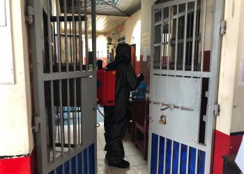 Cegah Penyebaran Convid-19, Blok dan Hunian Lapas Kendari Disemprot Disinfektan