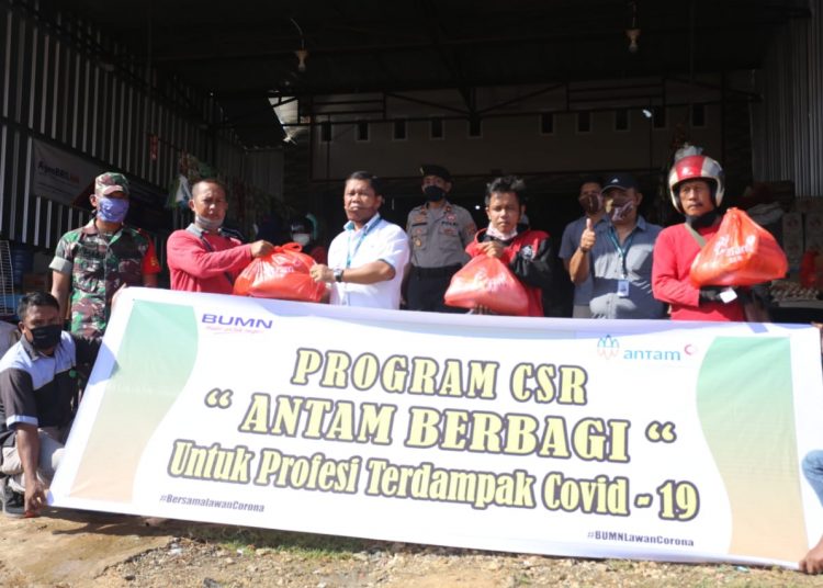 PT. Antam salurkan 1500 paket Sembako gratis kepada warga terdampak wabah virus corona.