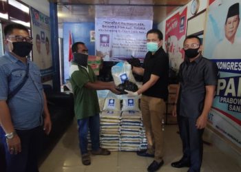 Peduli Warga Terdampak Covid-19, DPD PAN Kolaka Salurkan 1000 Paket Sembako