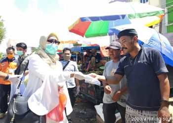 Gugus Tugas Percepatan Penanganan Covid-19 Sultra Berbagi 6000 Masker ke Pedagang