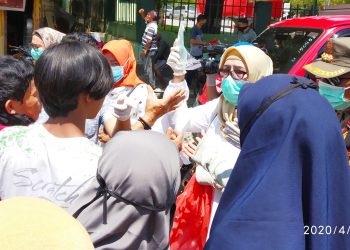 Gugus Tugas Percepatan Penanganan Covid-19 Sultra Berbagi 6000 Masker ke Pedagang