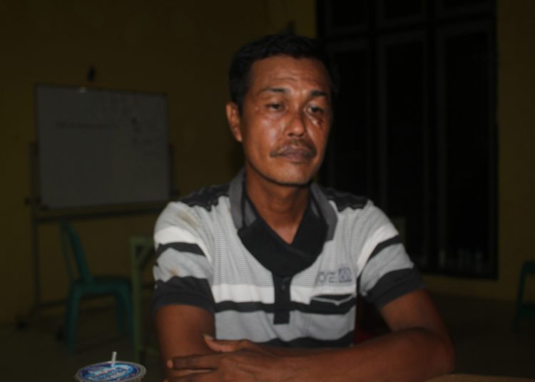 Amrullah, salah satu warga Desa Mowila yang tak menerima BLT-DD.