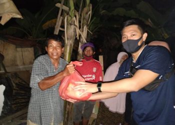 Alummni Fakultas Hukum UHO Santuni Pemulung