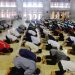 Shalat Jum’at Mulai Digelar di Masjid Nurul Haq Wakatobi dengan Sosial Distance