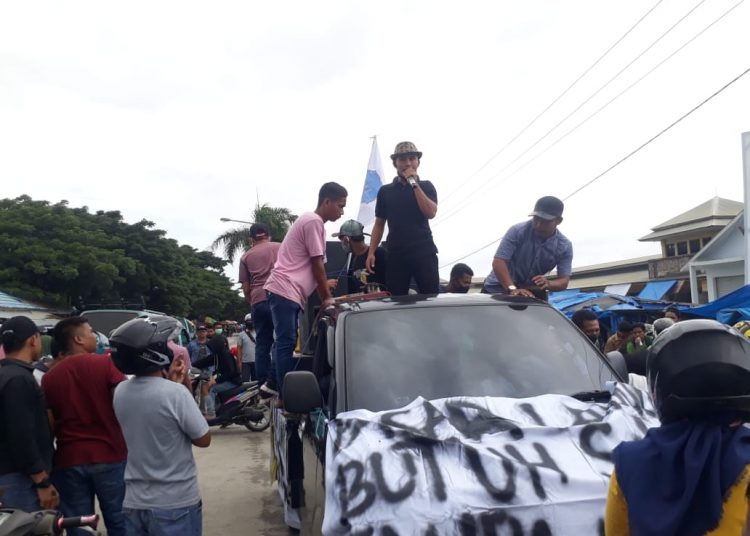 Aksi unjuk rasa mempertanyakan bantuan pemda terhadap pedagang korban kebakaran pasar Laino