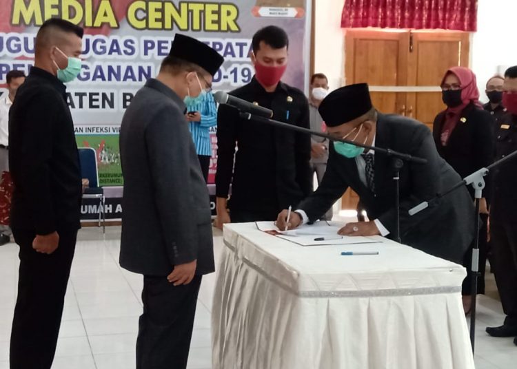 Bupati Buton Utara, Abu Hasan lantik Pj Sekda Burhanuddin