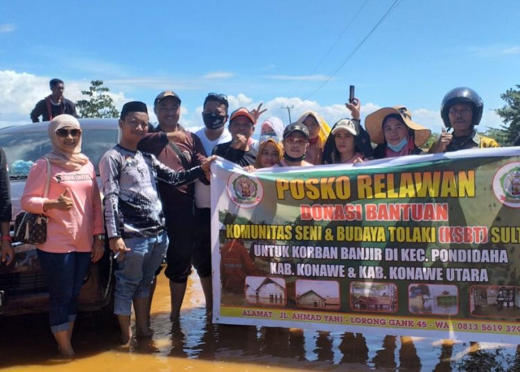 Bantuan kemanusiaan untuk korban banjir di Pondidaha, Konawe.