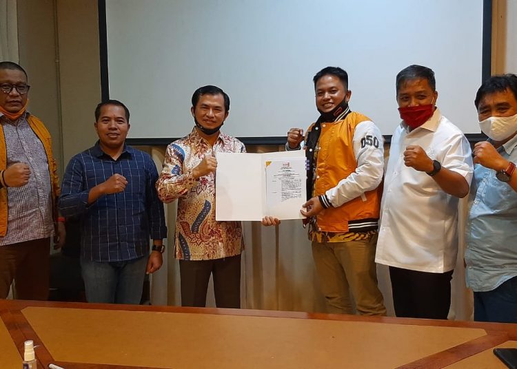 DPP Partai Hanura memberikan rekomendasi kepada pasangan Rusmin Abdul Gani dan Senawan Silondae untuk maju bertarung pada Pilkada 2020 di Kabupaten Konawe Selatan.
