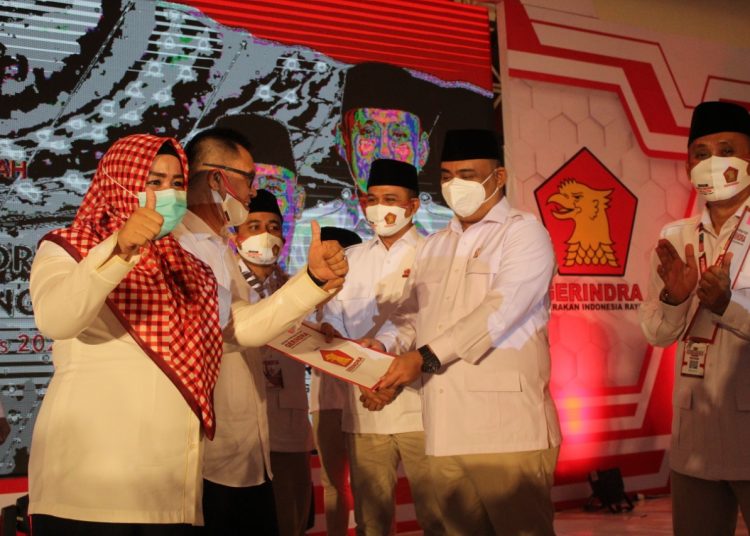 Ketua DPD Partai Gerindra Sultra, Andi Ady Aksar Armansyah serahkan dukungan kepada , Samsul Bahri dan Andi Merya.