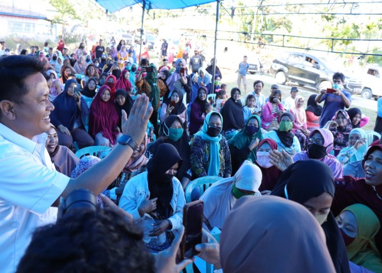 Rusmin Abdul Gani dan Senawan Silondae bertatap muka dengan warga Lainea.