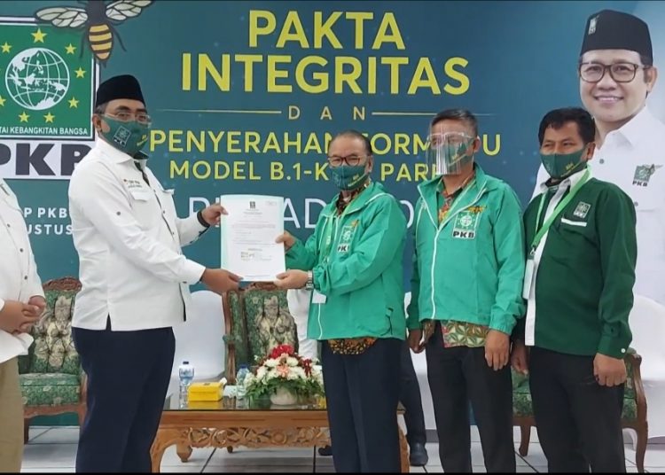 DPP PKB serahkan surat B.1-KWK kepada Paslon Surunuddin Dangga dan Rasyid di Jakarta.