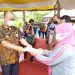 Lagi, Bupati Konsel Serahkan Sertifikat ke Warga Baito