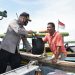 Polres Pelabuhan Belawan Bagi Sembako ke Nelayan