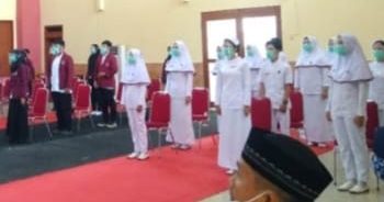 Sebanyak  17 Mahasiswa Keperawatan Ikuti Sumpah Perawat