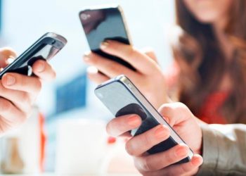APJII Ungkap 10,2 Persen Masyarakat Indonesia Tidak Tahu Gunakan Internet