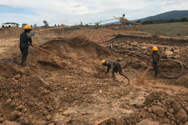 Aktivitas PT. Panca Logam Makmur kembali disoroti, lantaran diduga mencemari sawah petani.