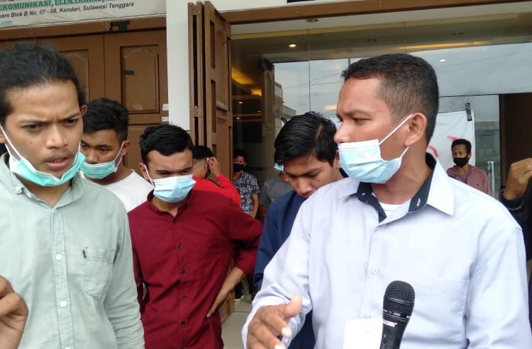 Kantor Kadin Sultra didemo oleh FMPK Sultra.
