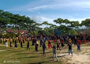 Abdul Rasak dan Andi Sulolipu Senam di BTN Permata Anawai