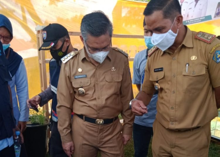 Walikota Kendari Sulkarnain bersama Kadis Perikanan dan Kelautan Kota Kendari Imran Ismail