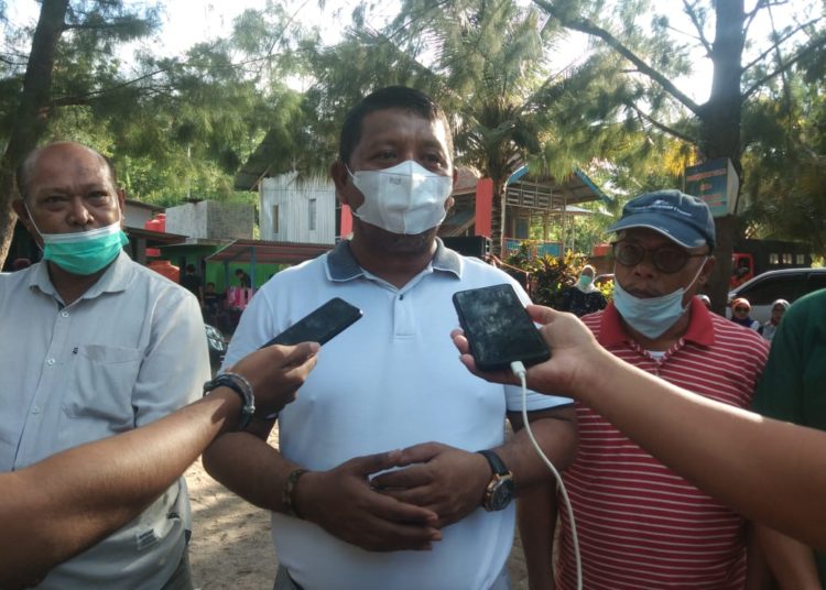 Ketua Panitia Diskusi Terbuka Percepatan Pemekaran Kepton, Subhan saat diwawancarai awak media. Foto: Muh. Beni/TNC.